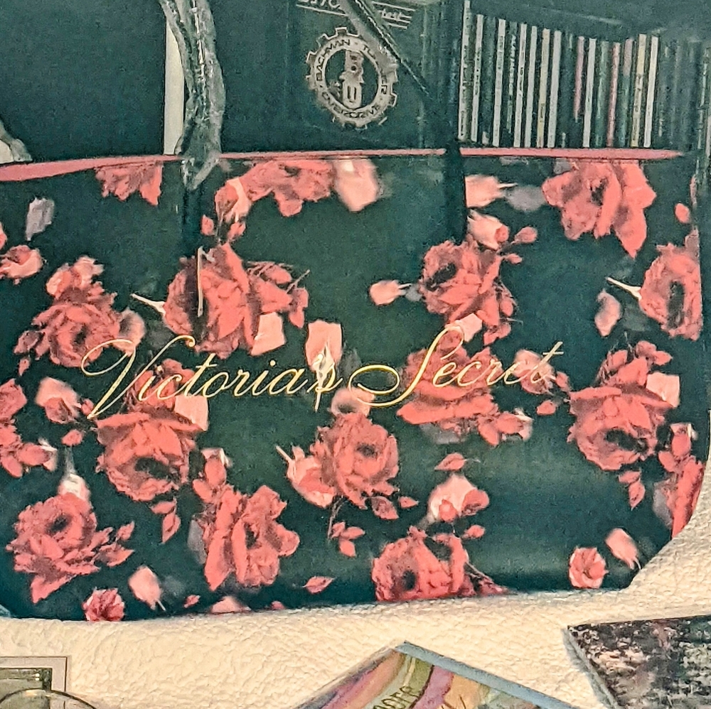 NWT VS Tote. Perfect Christmas Gift!